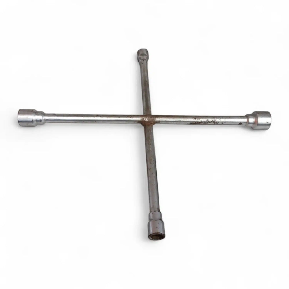 LLAVE EN CRUZ PALMERA 24MM 38MM 27MM 32MM de segunda mano — Como nuevo
