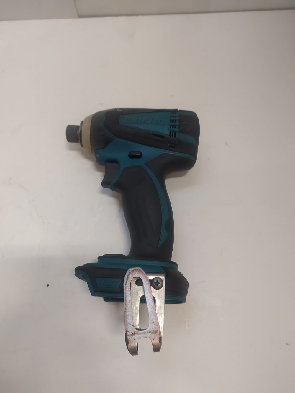 MAKITA Taladro atornillador de impacto a batería de segunda mano · Taladros — Bueno
