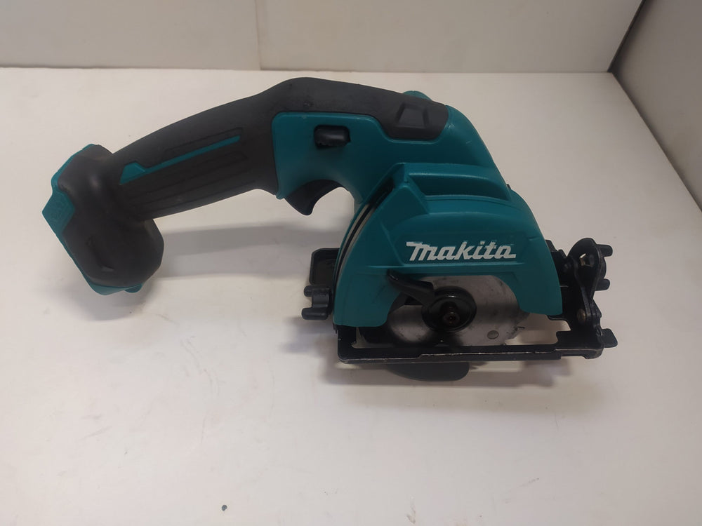 MAKITA Sierra circular HS301D a batería de segunda mano · Sierras — Bueno