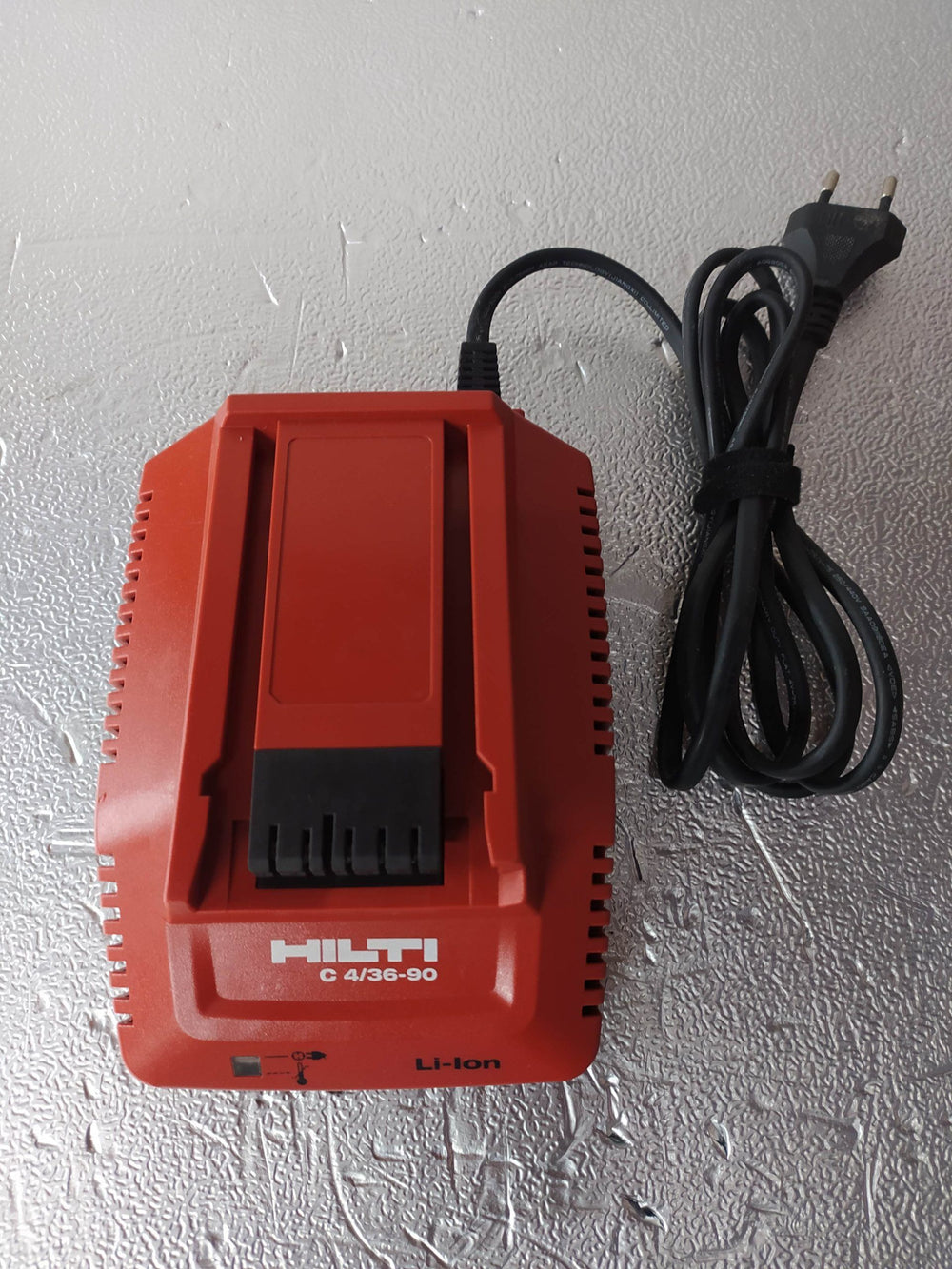 HILTI C4/36-90 CARGADOR COMPACTO de segunda mano — Bueno