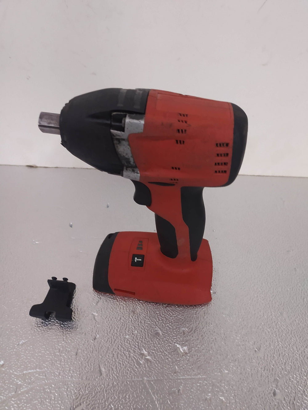 HILTI SIW 22-A LLAVE DE IMPACTO A BATERÍA de segunda mano · Atornilladores — Bueno