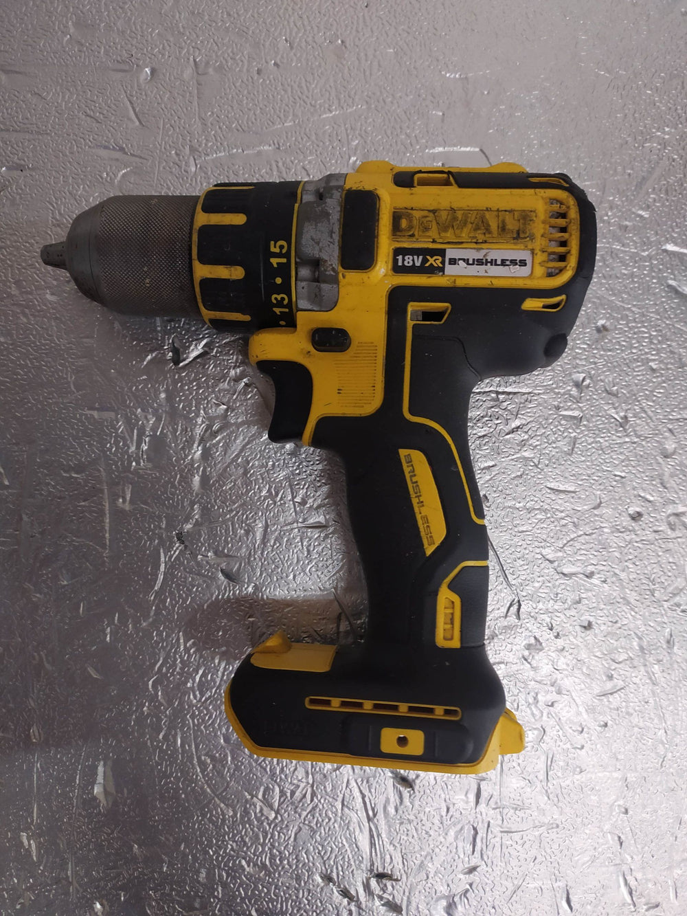 DCD790 DEWALT TALADRO ATORNILLADOR de segunda mano · Taladros — Bueno