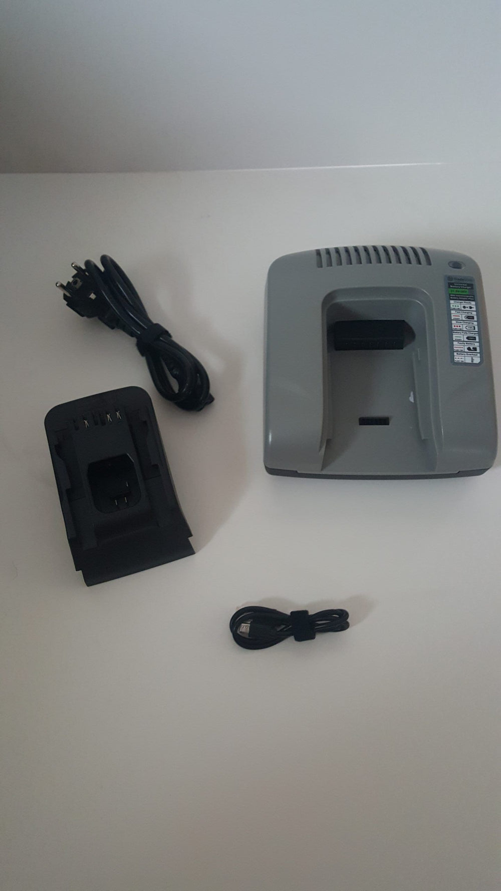 TRADESHOP CARGADOR RÁPIDO UNIVERSAL de segunda mano — Bueno