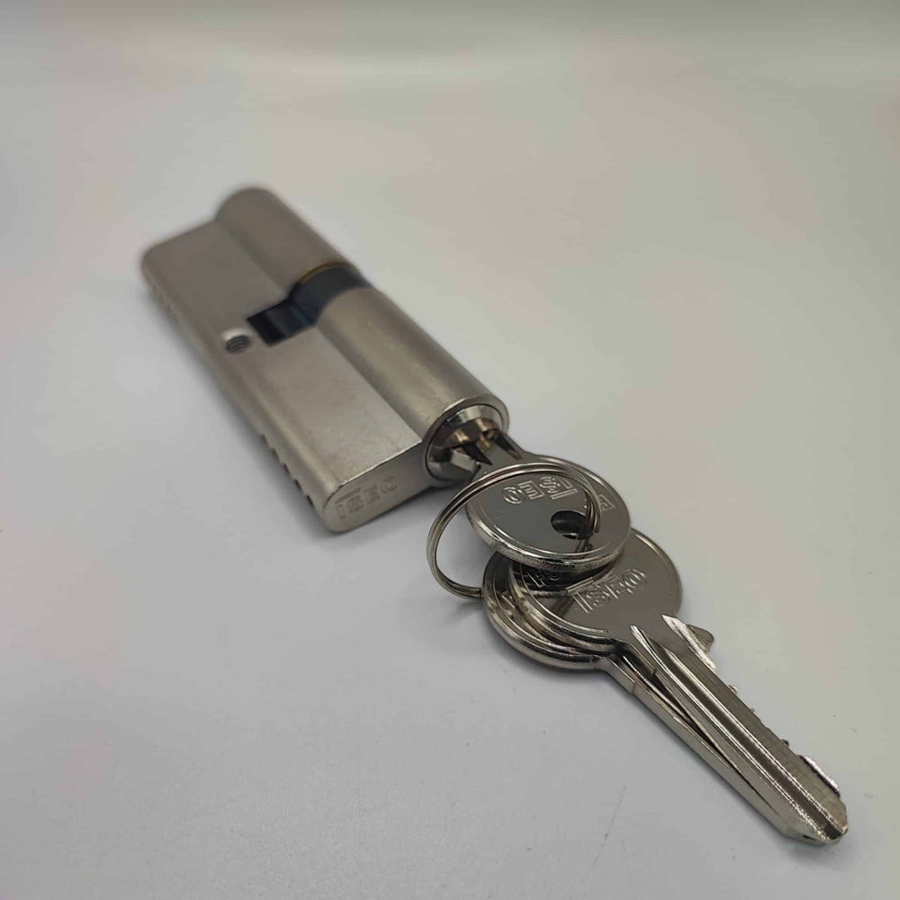 CERRADURA DE BOMBIN ISEO DE SEGURIDAD CON 3 LLAVES A ESTRENAR de segunda mano — Como nuevo