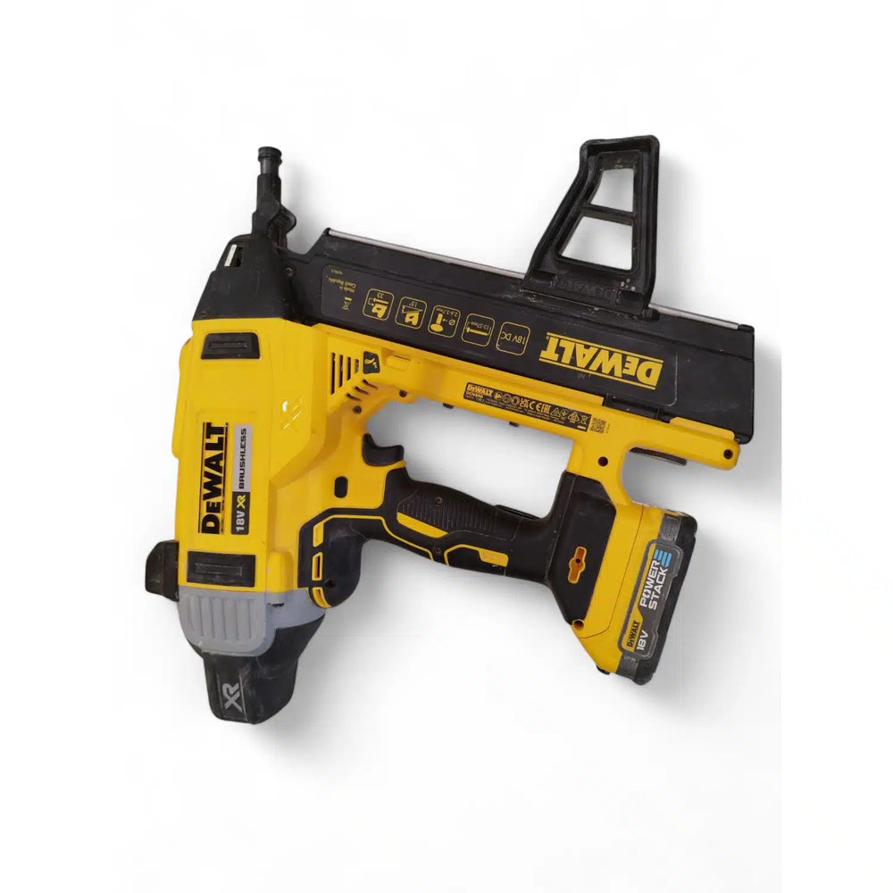 CLAVADORA A BATERIA DEWALT DCN890 + CARGADOR + MALETIN (SIN CARGADOR) de segunda mano — Como nuevo