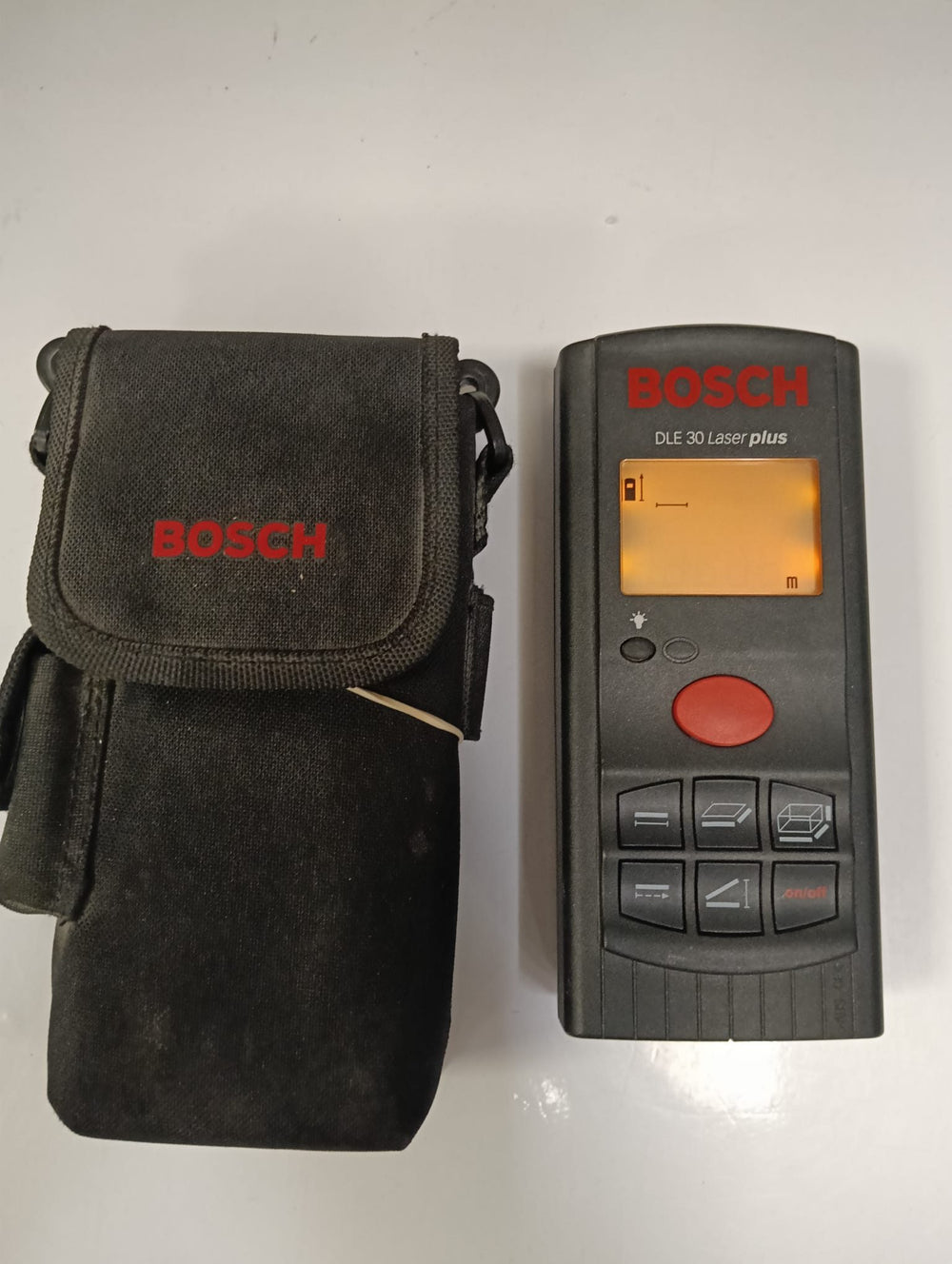 MEDIDOR LASER BOSCH DLE 30 LASER PLUS de segunda mano · Medición — Bueno