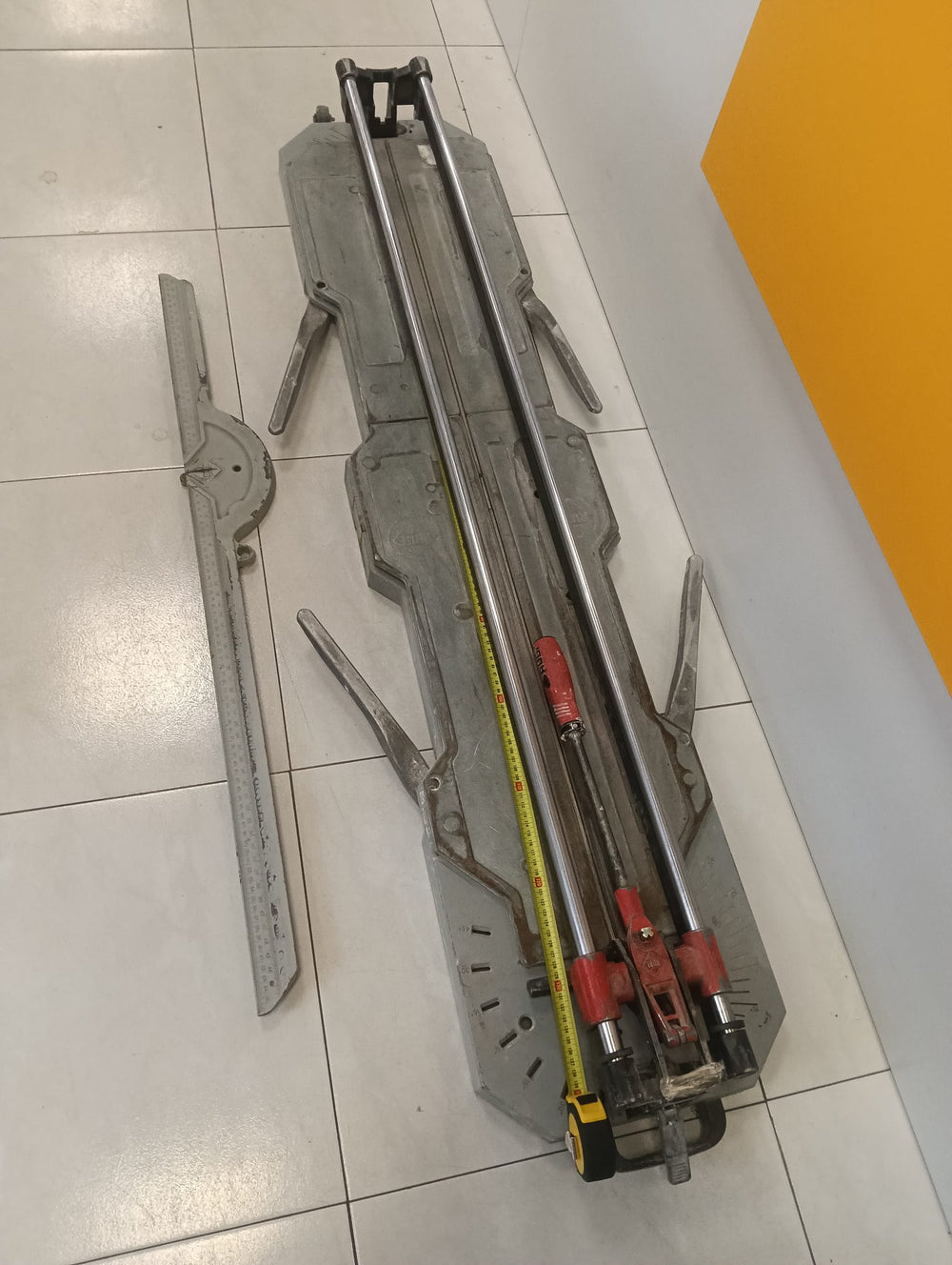 CORTA AZULEJOS RUBI 130CM de segunda mano — Bueno