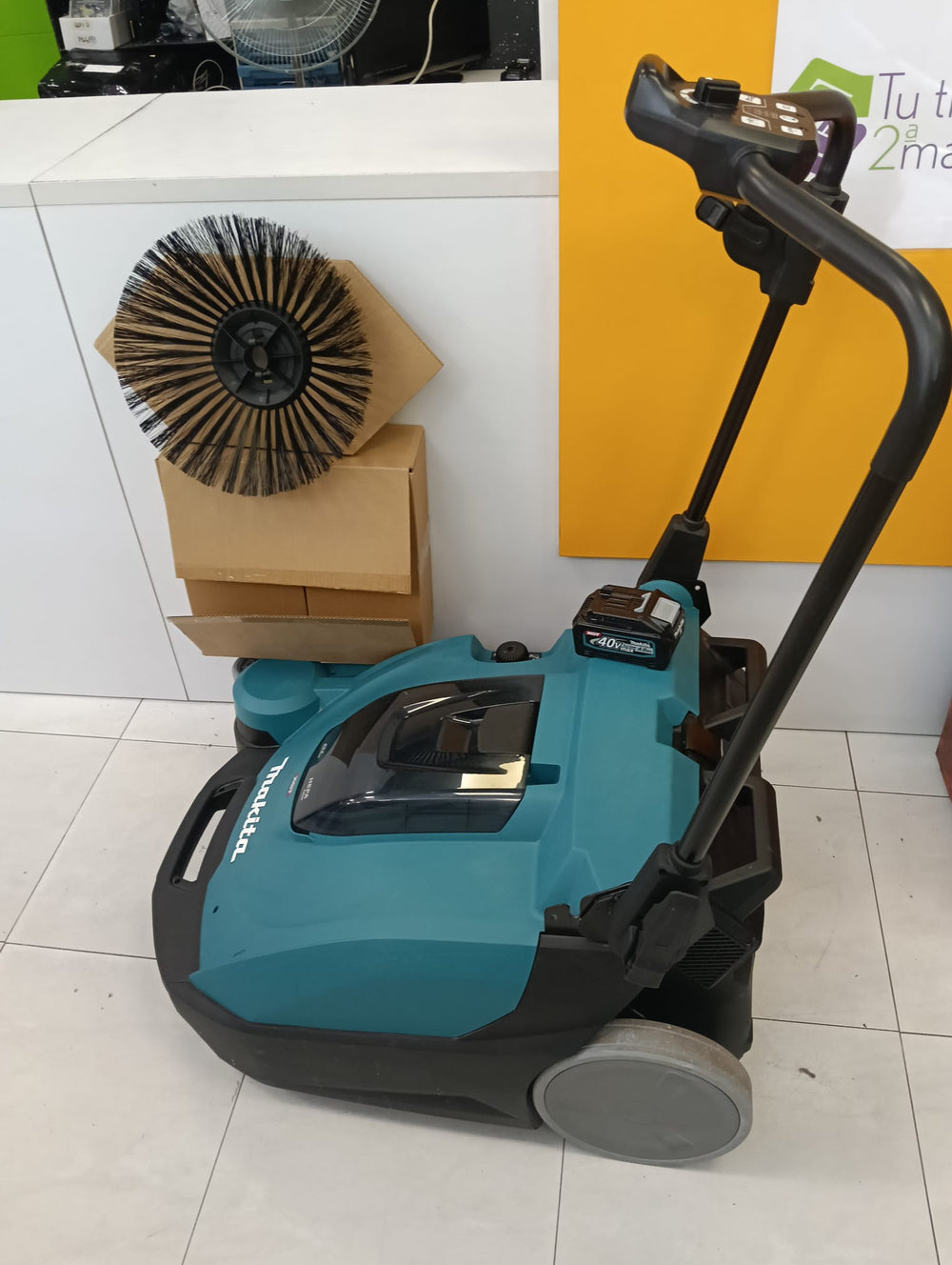BARREDORA MAKITA XGT VS001G + BATERIA 4AH XGT de segunda mano — Como nuevo