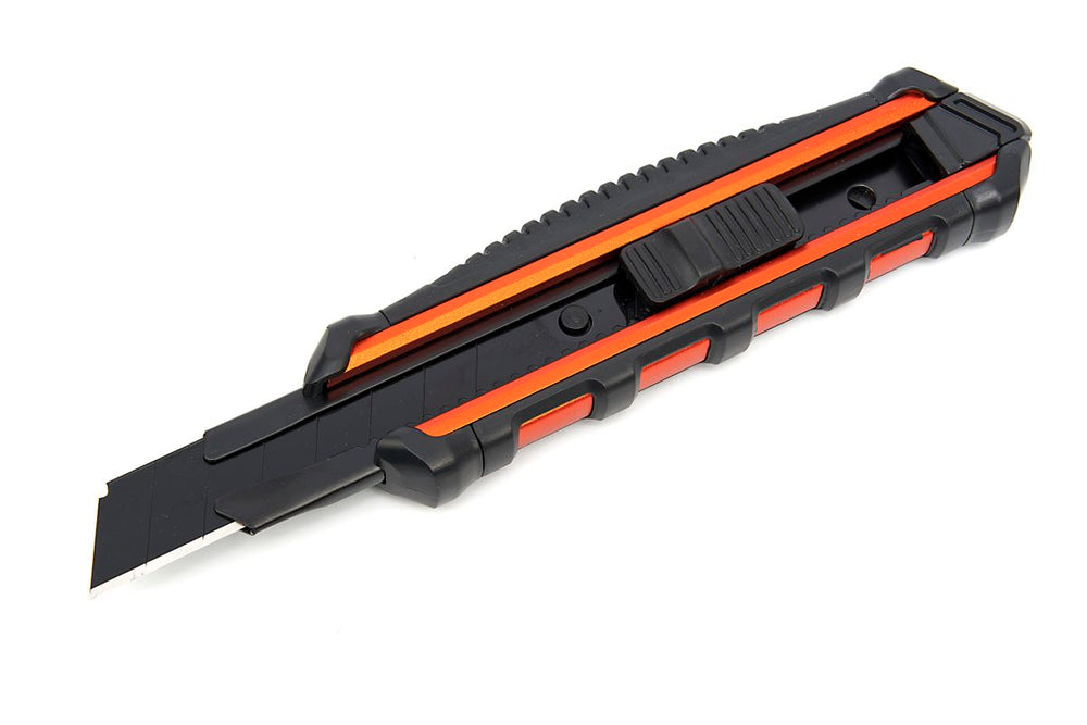 Cutter Universal Profesional de Aluminio HBM con Agarre Suave 18 mm nuevo — Nuevo