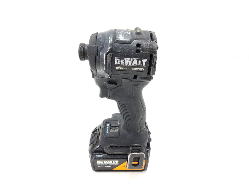 Atornillador a Bateria Dewalt dcf86m de segunda mano · Atornilladores — Con uso