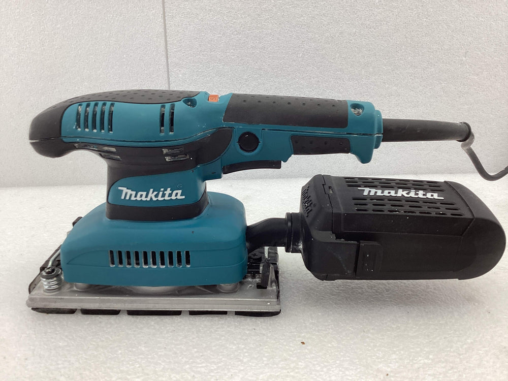 Lijadora Banda Makita bo3711 de segunda mano · Lijadoras — Con uso