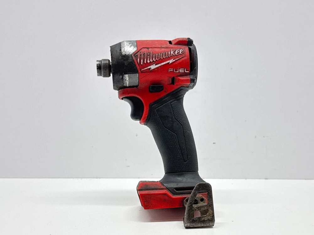 Atornillador a Bateria Milwaukee Fuel m18 de segunda mano · Atornilladores — Como nuevo
