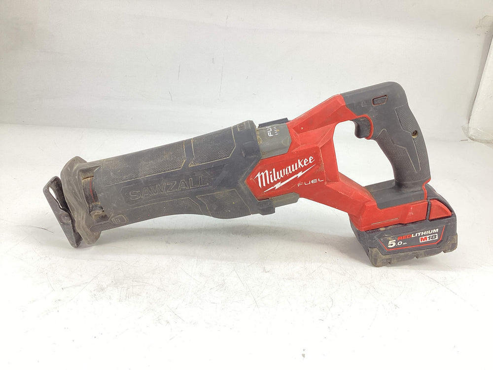 Sierra Sable Milwaukee m18 Fsz de segunda mano · Sierras — Con uso
