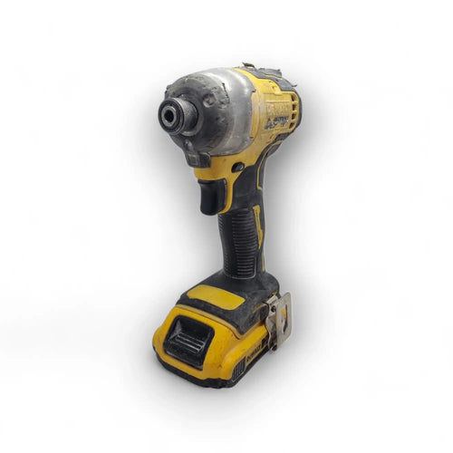 ATORNILLADOR DE IMPACTO DEWALT DCE908 + CARGADOR de segunda mano · Atornilladores — Bueno