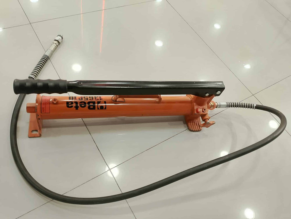 BOMBA OLEODINAMICA BETA 1365P10 10TON + ACC DE CARROCERIA de segunda mano — Como nuevo