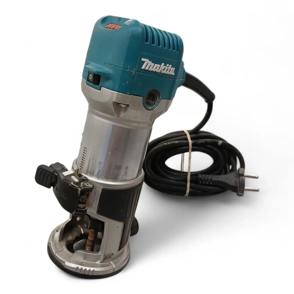 FRESADORA MAKITA RT07002C 710W de segunda mano — Como nuevo
