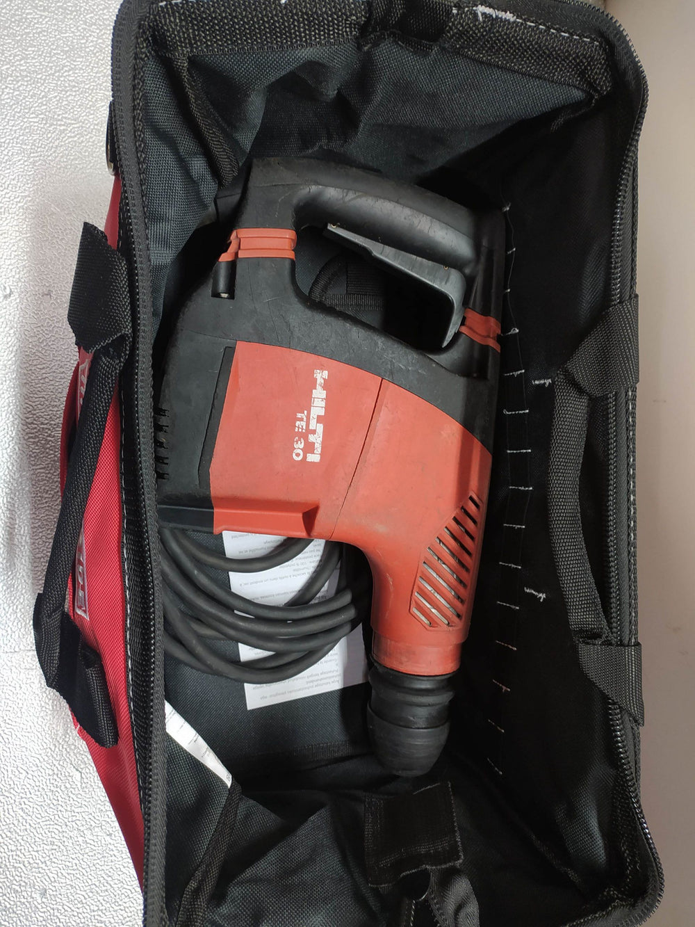 HILTI TE 30-AVR MARTILLO PERFORADOR ELECTRICO de segunda mano · Taladros — Bueno