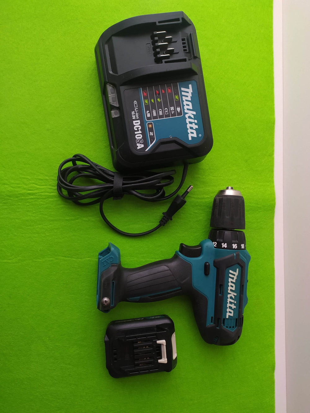 DF331D MAKITA TALADRO ATORNILLADOR A BATERÍA KIT de segunda mano · Taladros — Bueno