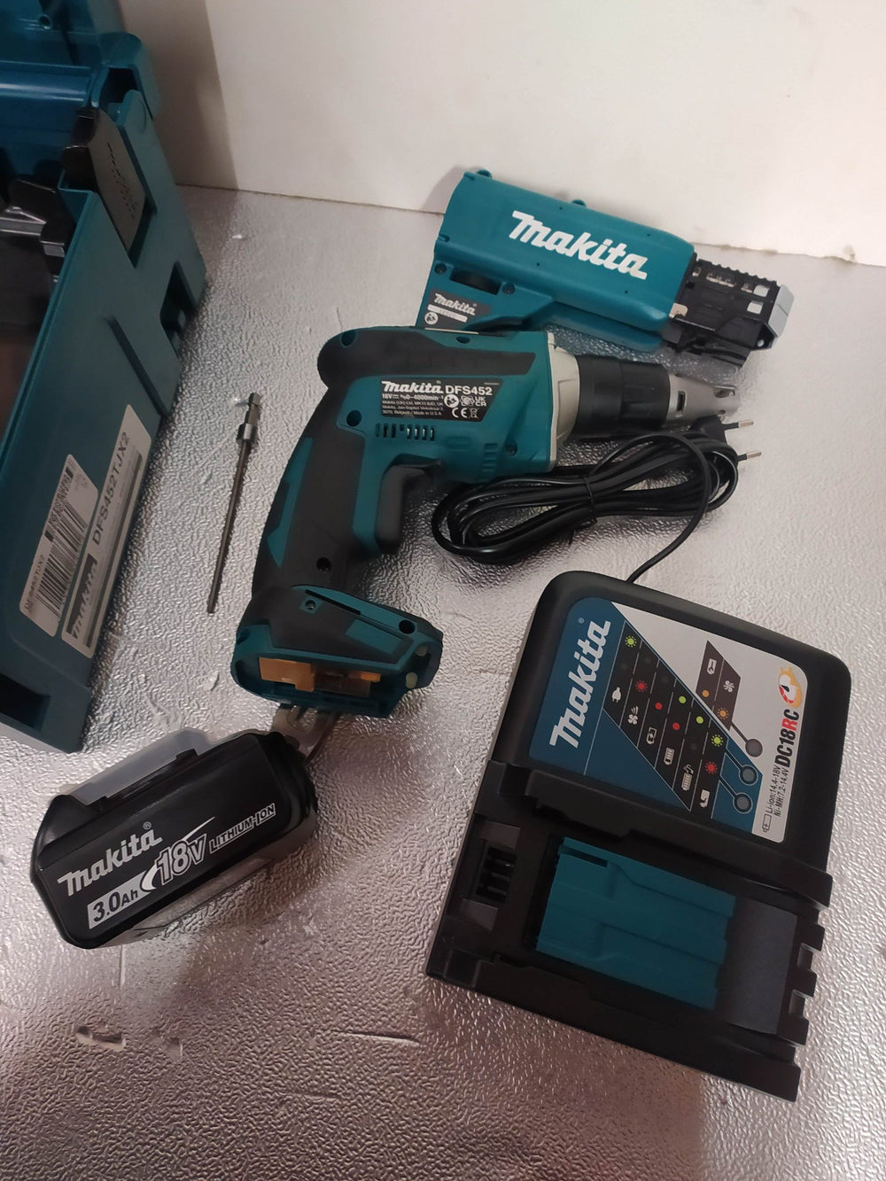 DFS452 MAKITA KIT de segunda mano · Atornilladores — Bueno
