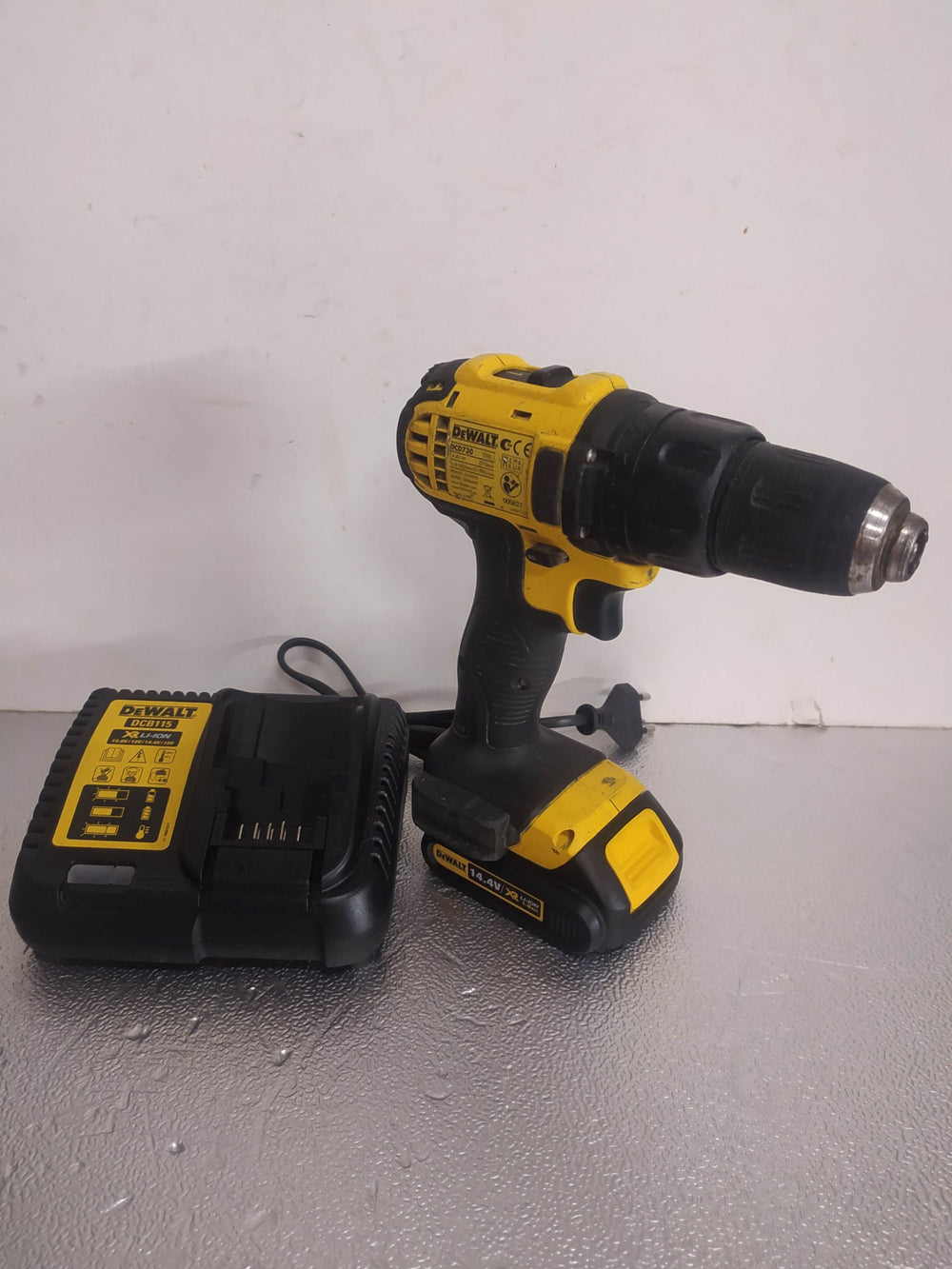 DCD730 DEWALT TALADRO ATORNILLADOR de segunda mano · Taladros — Bueno