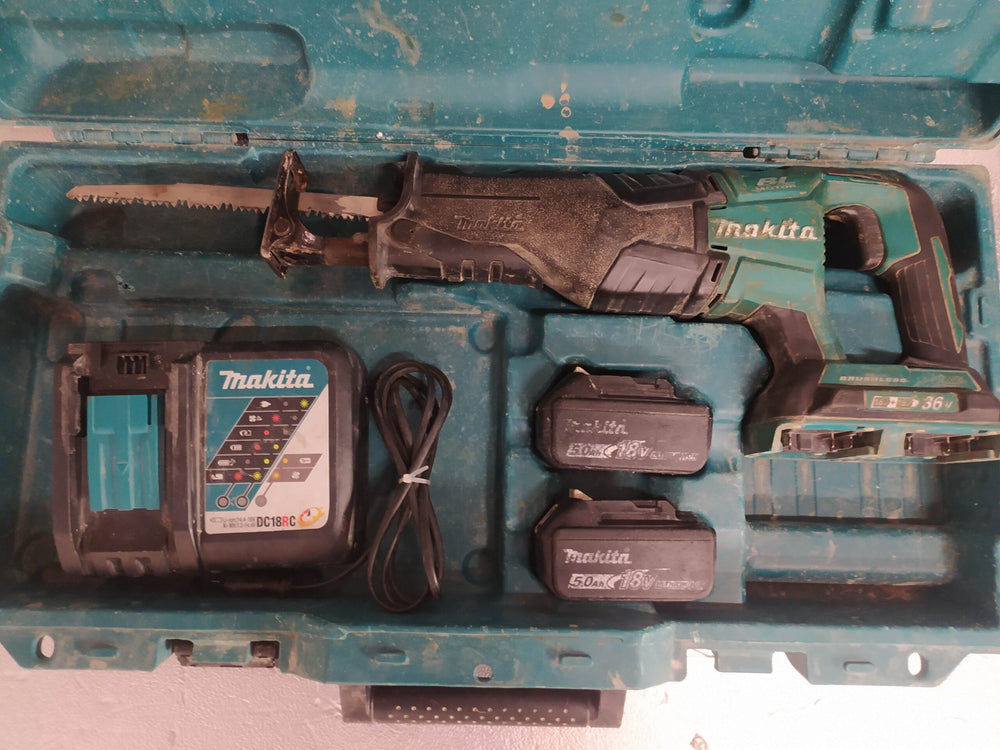 DJR360 SIERRA SABLE MAKITA de segunda mano · Sierras — Bueno