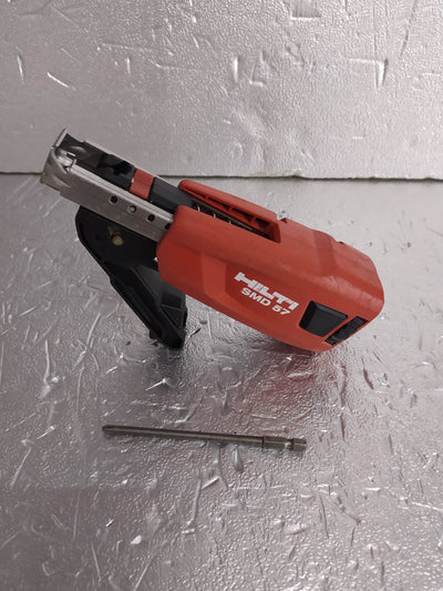 SMD 57 HILTI Cargador de tornillos de segunda mano · Atornilladores — Bueno