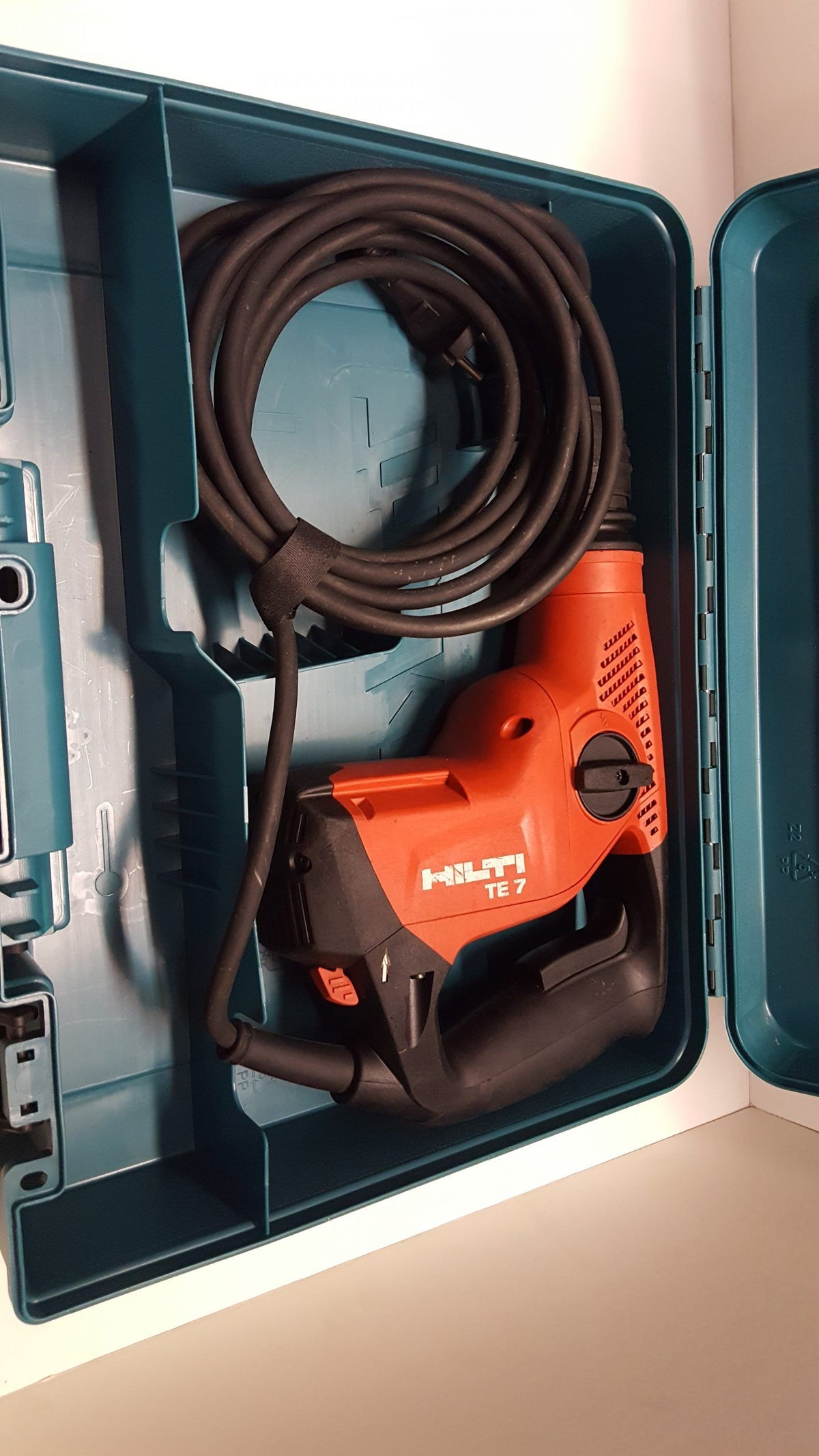 TE 7 HILTI MARTILLO PERFORADOR ELÉCTRICO de segunda mano · Taladros — Bueno (4)