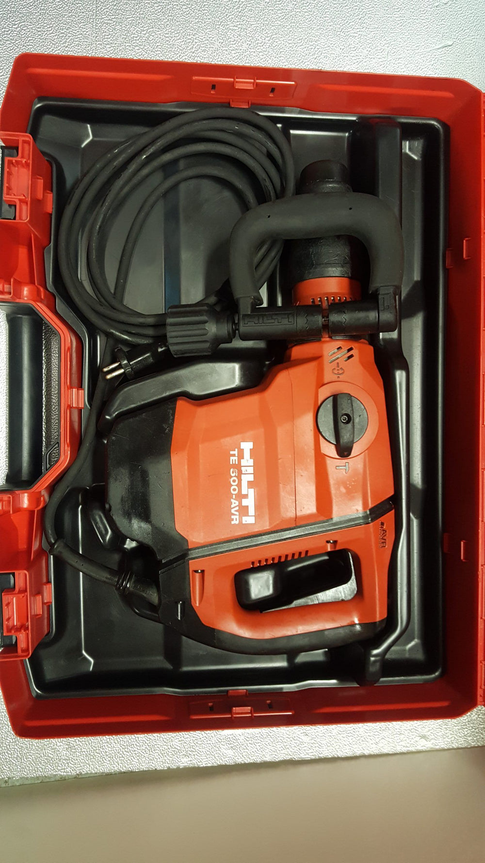 HILTI TE 500-AVR Martillo rompedor de segunda mano · Martillos y percutores — Bueno