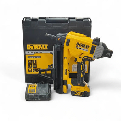 CLAVADORA ELECTRICA DEWALT DCN890 + MALETÍN Y CARGADOR de segunda mano — Como nuevo
