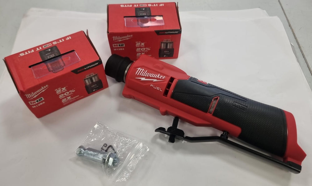 AMOLADORA RECTA MILWAUKEE M12 FTB + 2 BAT M12B2 de segunda mano · Amoladoras — Como nuevo