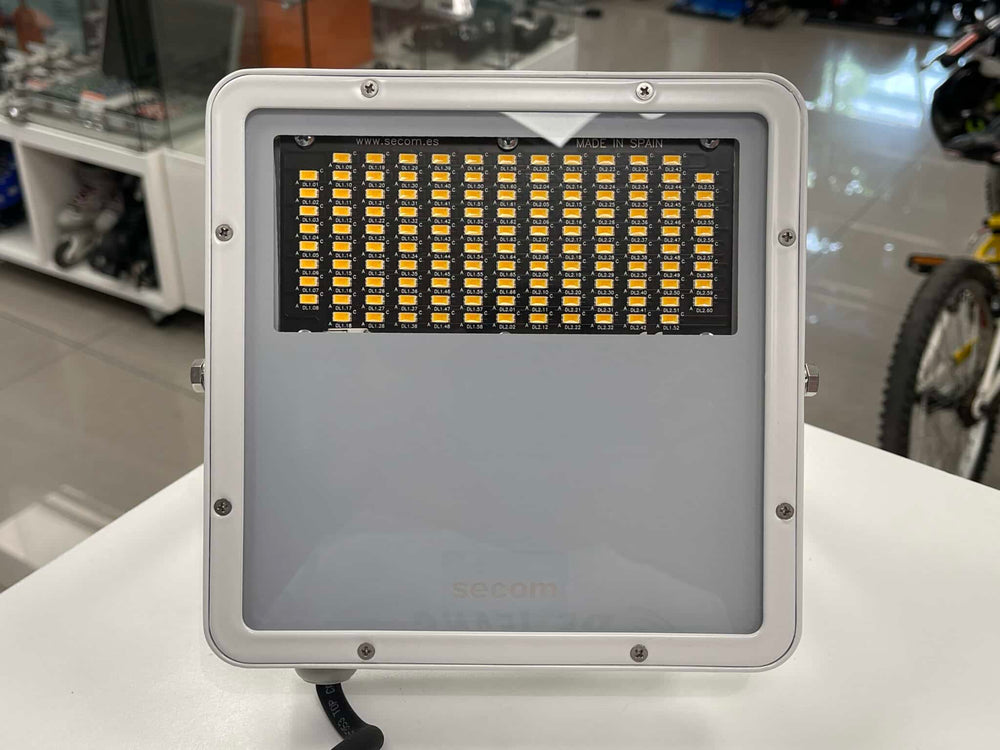 FOCO LED PROTEK LED BLANCO A ESTRENAR de segunda mano — Como nuevo
