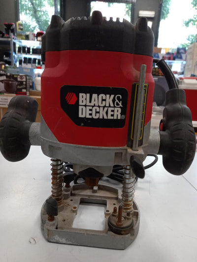 FRESADORA BLACK & DECKER KW850E de segunda mano — Bueno