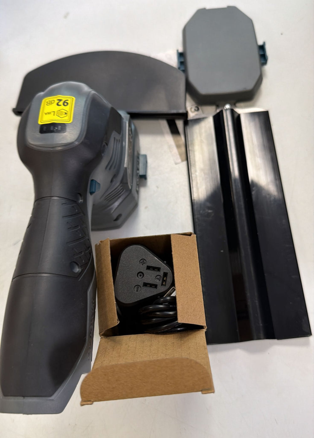 CORTASETOS BATERIA FERREX 12V de segunda mano — Bueno