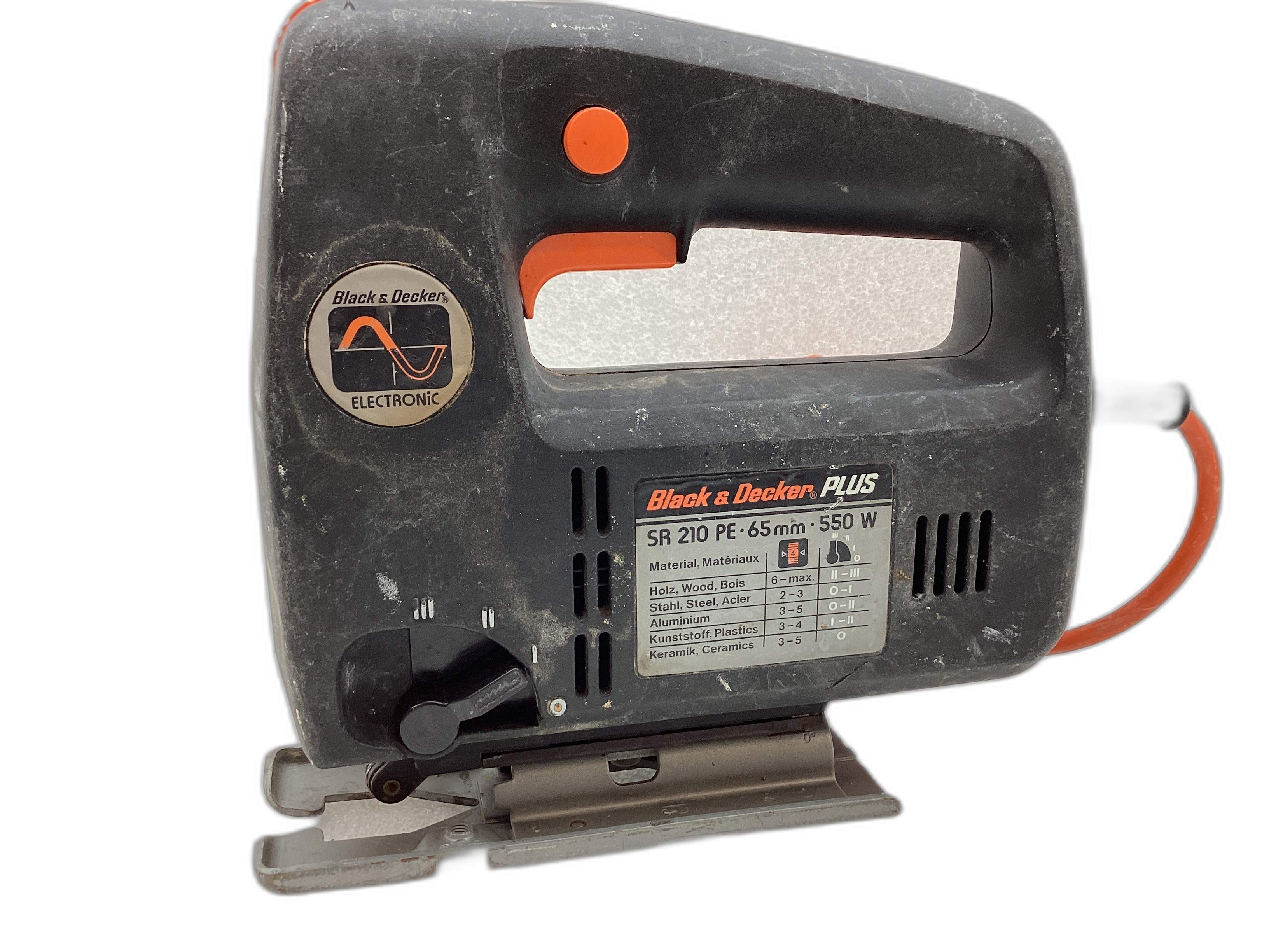 Sierra Calar Black And Decker sr 210 pe de segunda mano · Sierras — Con uso