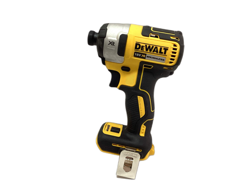 Atornillador a Bateria Dewalt dcf887d2 de segunda mano · Atornilladores — Revisado