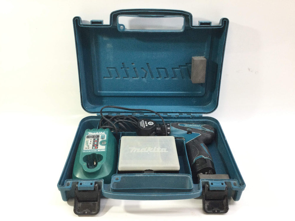 Taladro a Bateria Makita df330dwe de segunda mano · Taladros — Bueno
