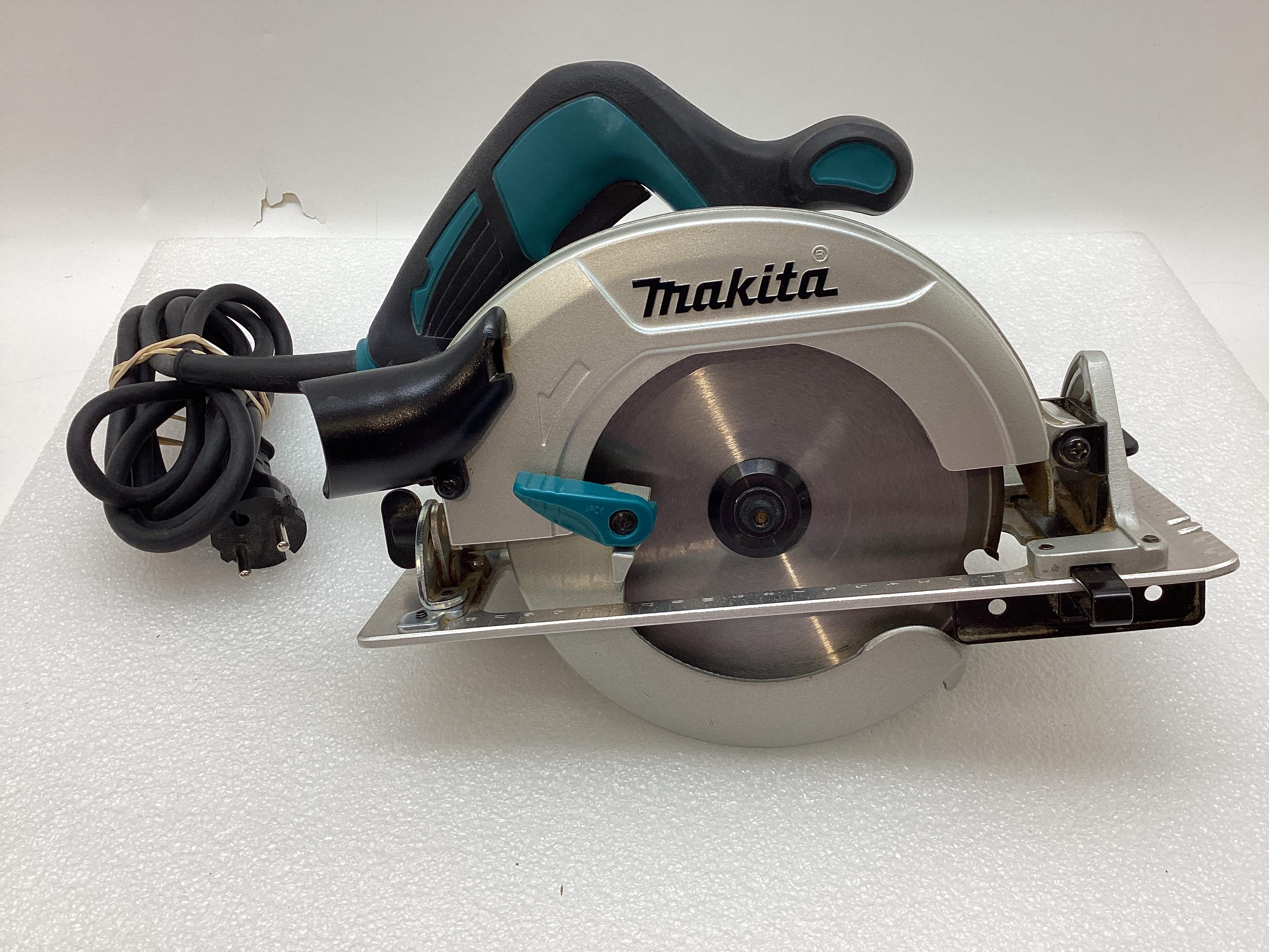 Sierra Circular Makita hs6601 de segunda mano · Sierras — Con uso