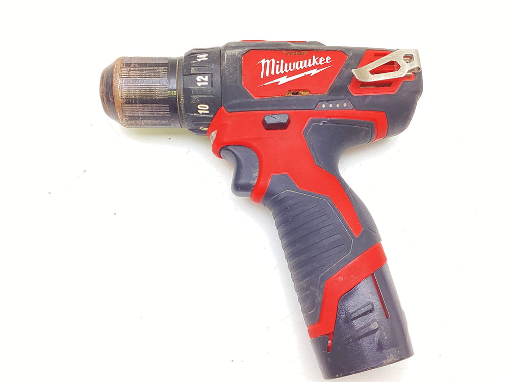 Taladro a Bateria Milwaukee m12 Bdd de segunda mano · Taladros — Con uso