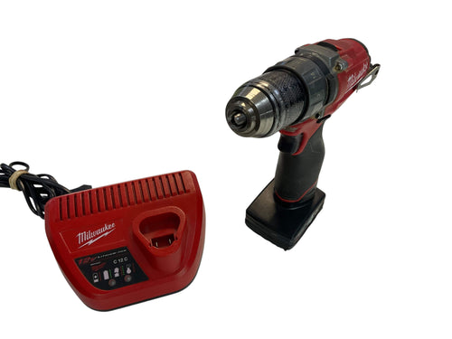 Atornillador a Bateria Milwaukee m12 Cpd de segunda mano · Atornilladores — Con uso