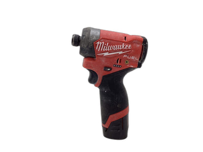 Atornillador a Bateria Milwaukee m12 fid2 Fuel de segunda mano · Atornilladores — Bueno