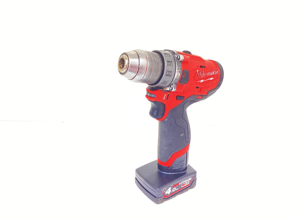 Taladro a Bateria Milwaukee m12 de segunda mano · Taladros — Con uso