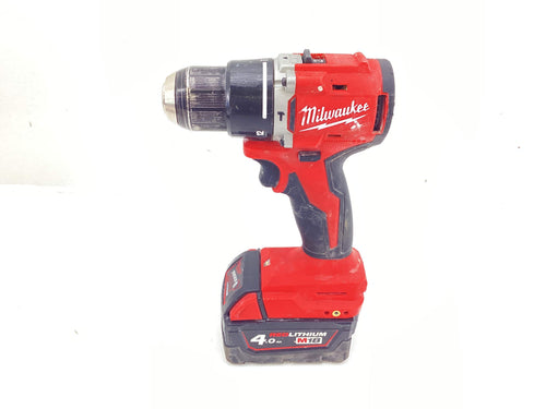 Atornillador a Bateria Milwaukee m18 Blpdrc de segunda mano · Atornilladores — Con uso