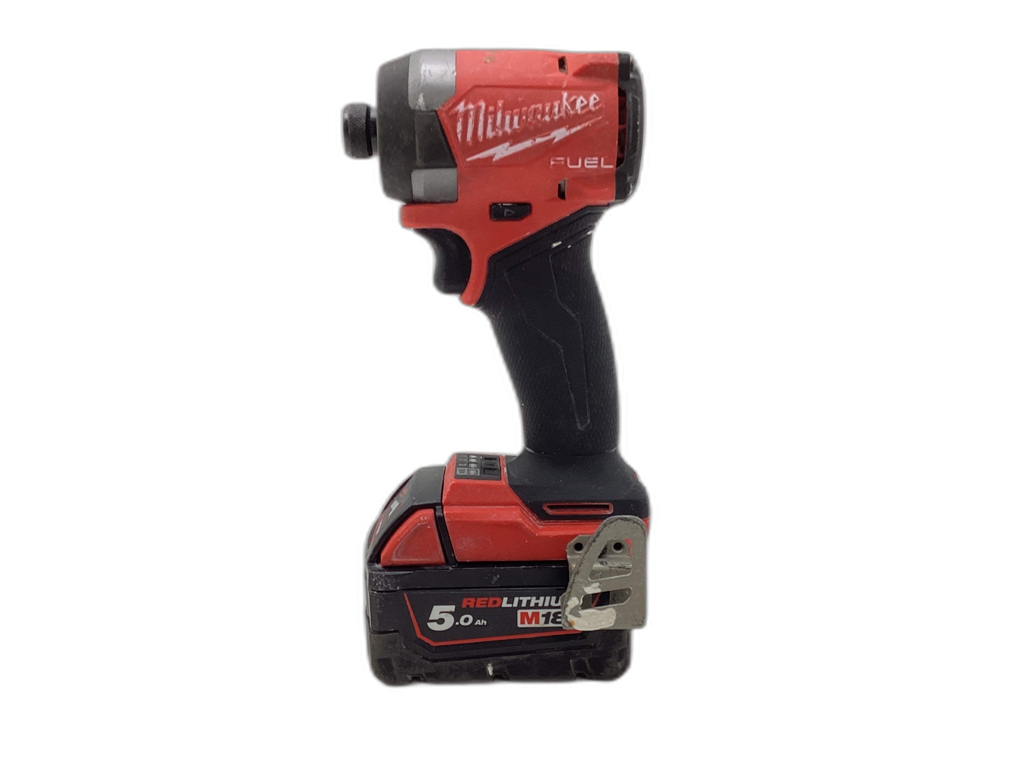 Atornillador a Bateria Milwaukee m18fid3 de segunda mano · Atornilladores — Con uso