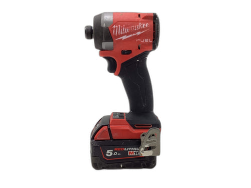 Atornillador a Bateria Milwaukee m18fid3 de segunda mano · Atornilladores — Con uso